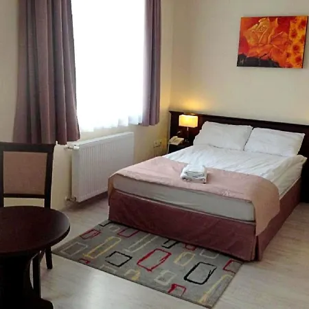 Feniks Hotel 3*